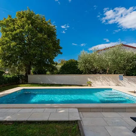 Tina In Pinezici Villa